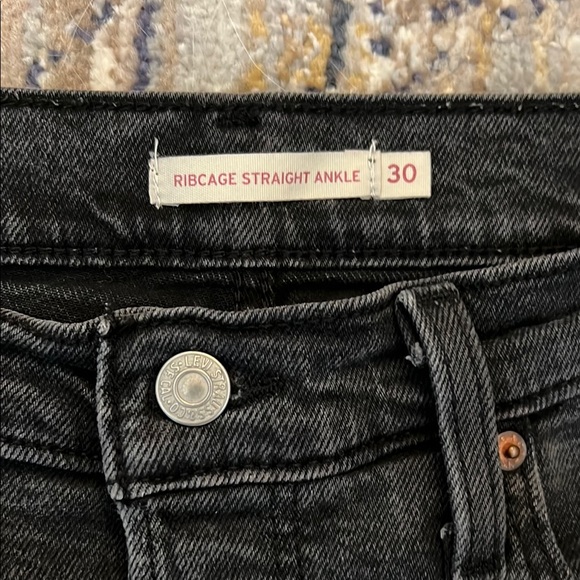 Levi’s Ribcage Straight Ankle Black Denim Size 30 - Picture 3 of 6